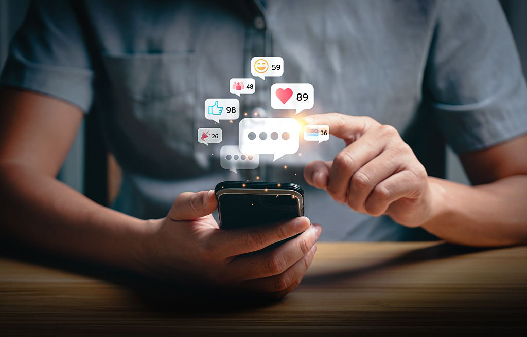 Social media content planning for business profiles